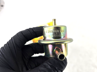 BOSCH 燃料圧力レギュレーター 0 280 160 215 Porsche and Volvo Fuel Pressure Regulator Bosch 0-280-160-215