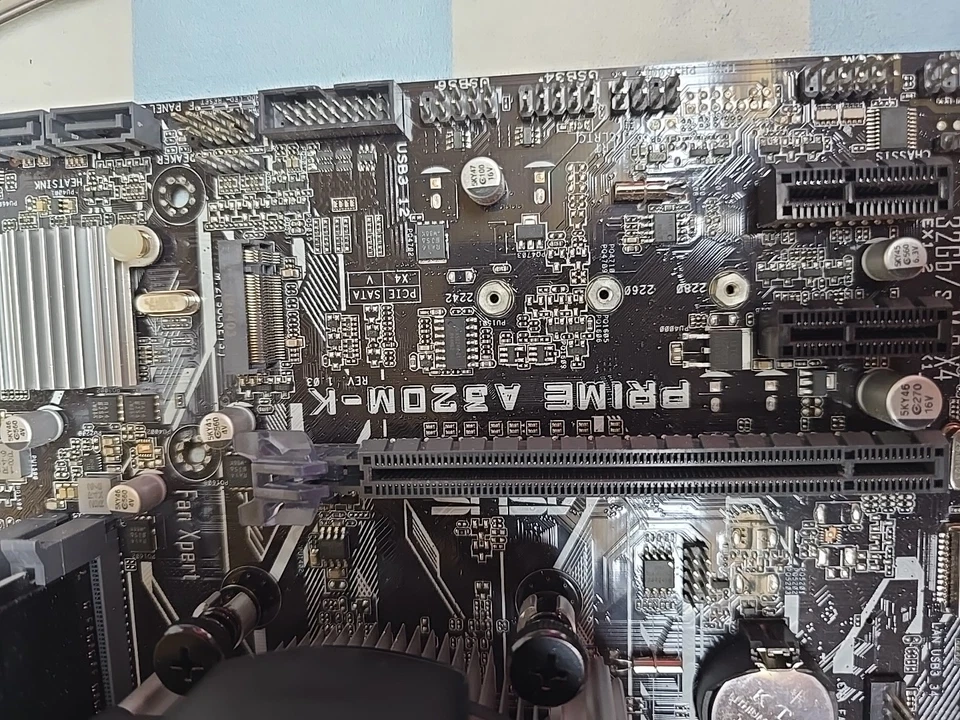 MB-79 ASUS PRIM A320M-K AMD RYZEN 3 3200G 8GB RAM ПРОТЕСТИРОВАН ХОРОШИЙ ЭКРАН ВКЛЮЧЕН - Изображение 3 из 4