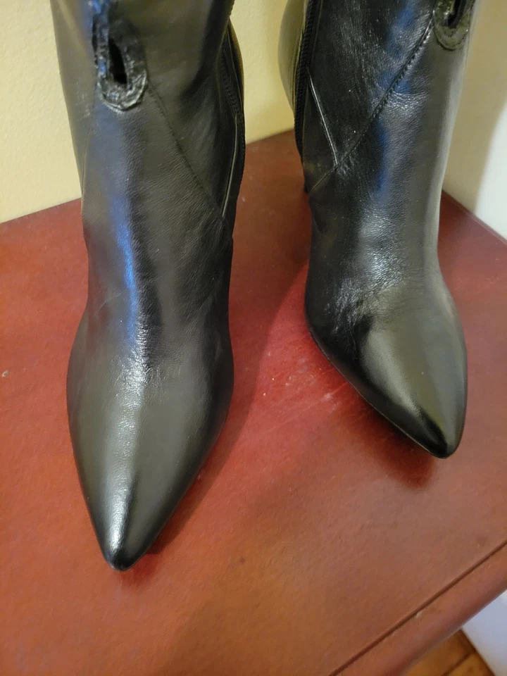 Botas negras de cuero de becerro Elie Tahari Mischa nuevas con etiquetas talla 7 1/2 M recortes de celosía Foto 2 de 4