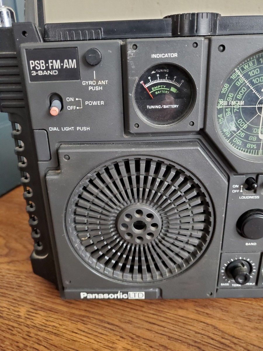 ＜ National Panasonic COUGAR 2200 BCLラジオ RF-2200 ジャンク