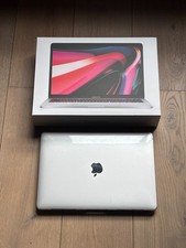 Apple MacBook Pro 13" M2 - 8GB RAM / 256GB SSD - Touch Bar - Silver - Mint