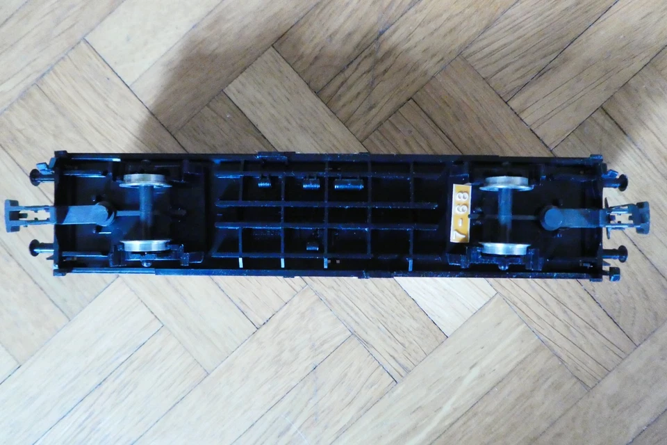 wagon de marchandises frigorifique INTERFRIGO FS patiné Rivarossi HO - Photo 4/4