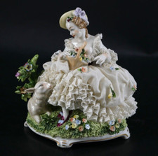 Unterweissbach Tüll Figur junge Dame mit Schaf Blume Porzellanfigur Sammlerstück