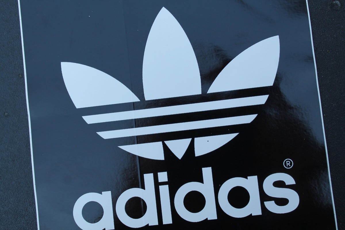 ADIDAS Shoes Footwear Black White 3-Striped Leaf Sneaker