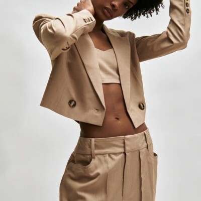 NEW WHITE BIRCH BLACK LABEL Cropped Blazer in Tan Size Small