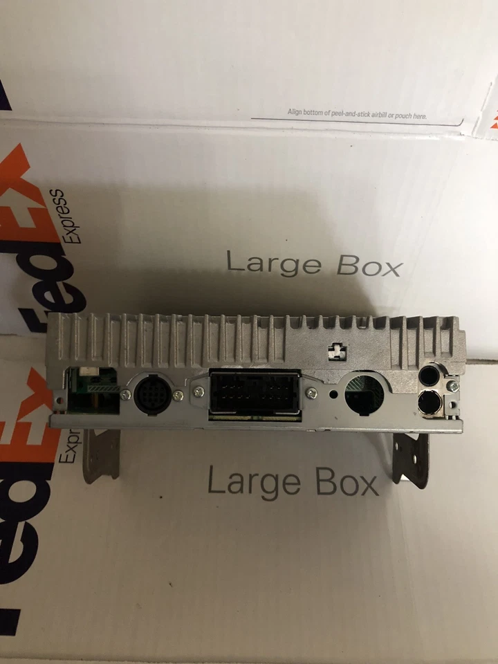 Mitsubishi Montero Outlander AM/FM Radio CD Used OEM MN141488 2004 2005 2006 - Image 3 of 4