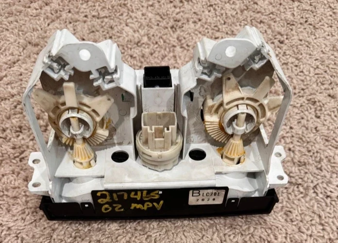 Controle de aquecedor CA temperatura clima Mazda MPV 2000-2004 - Imagem 2 de 4