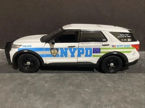 NYPD 1:24 Scale 2022 Ford Highway Patrol - Image 4 of 4