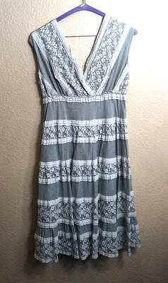 StudioM MaxStudio medium gray ruffle tier sleeveless v neck dress with lace