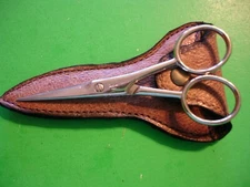 LA CROSS 4" MOUSTACHE BEARD MOUSTACHE TRIM ITALY SCISSORS w/ LEATHER TRAVEL CASE