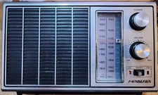 VINTAGE WORKING SOUNDDESIGN AM/FM TABLE RADIO 3333-(B) - HONG KONG