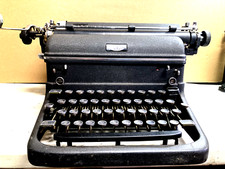 Vintage Royal 50's Typewriter in Good Working Order thumbnail