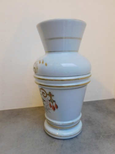 VASE EN OPALINE BLEU AVEC DECOR A LA DORURE - Photo 6 sur 12