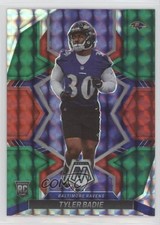 2022 Panini Mosaic Rookies Choice Red and Green Prizm Tyler Badie #354 o8g