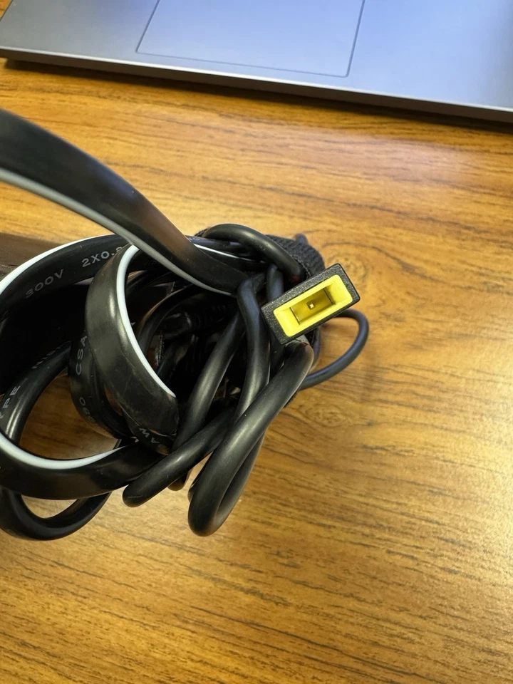 Fuente de alimentación adaptador CA Lenovo 170w (ADL170NDC2A) Foto 2 de 3