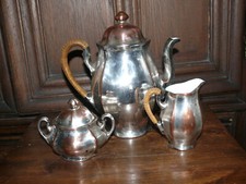 ca. 100 Jahre alte Kaffeekanne Milchk&auml;nnchen Zuckerdose Porzellan versilbert