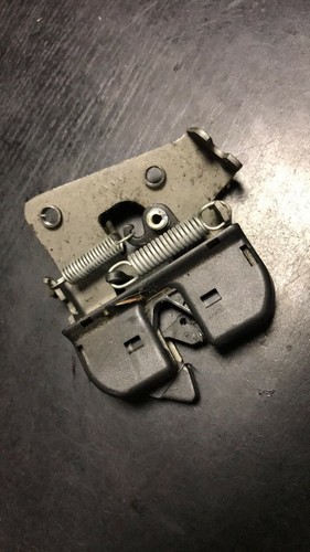 BMW 1 3 4 5ER E87 E82 E60 E90 E92 LINKS N/S RÜCKSITZENTRIEGELUNGSSCHLOSS VERR...