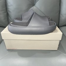 J Slides NYC Beach Slides Squish EVA 8 Gray Sandals NIB