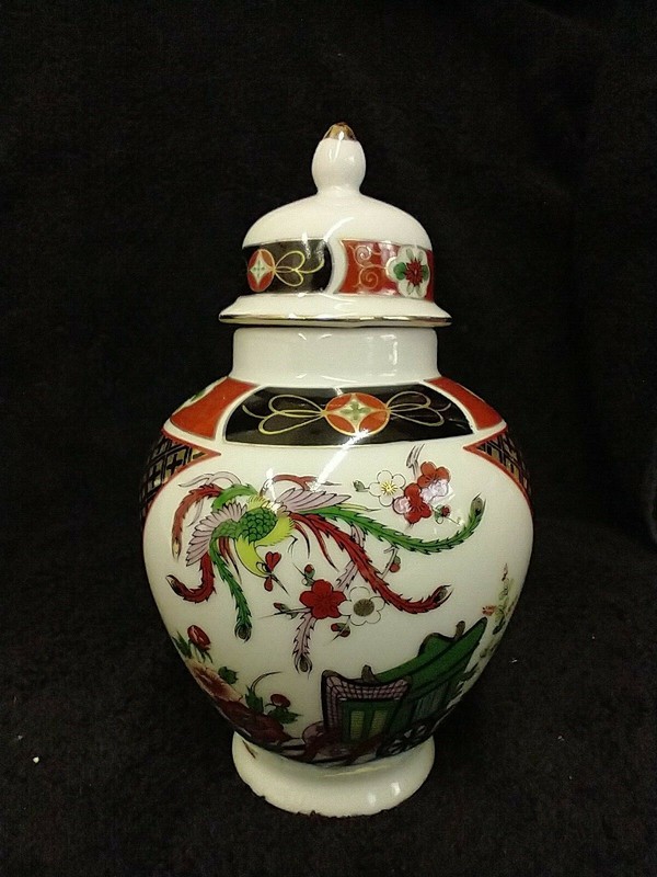 Vintage Imari Porcelain Ginger Jar 6" tall 4" diameter