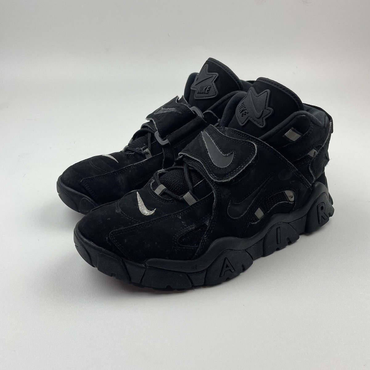 Nike Air Barrage Mid Triple Black Size 11 Men's AT7847-002 Nike Air Barrage Mid Triple Black Size 11 Men's AT7847-002