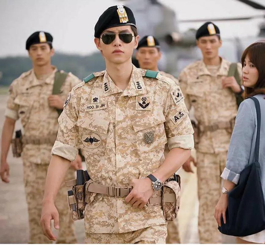 Descendants of the sun Song Joong Ki with the same military uniform cosplay