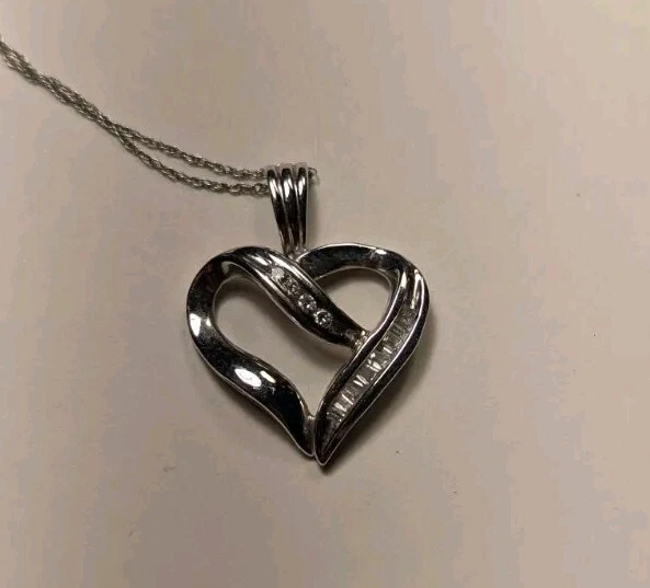 10K White Gold Open Heart Diamond Pendant Necklace Round Baguette Diamonds 2.6G - Image 2 of 4