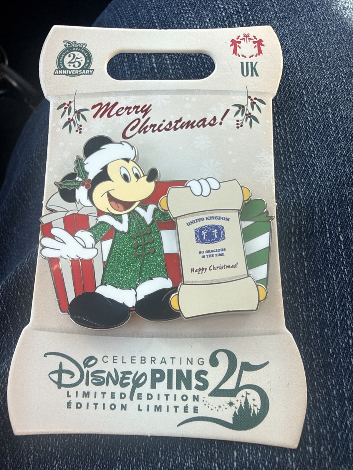 Disney Released Today Mickey Disneyland Exclusive UK Merry Christmas Pin LE 2000