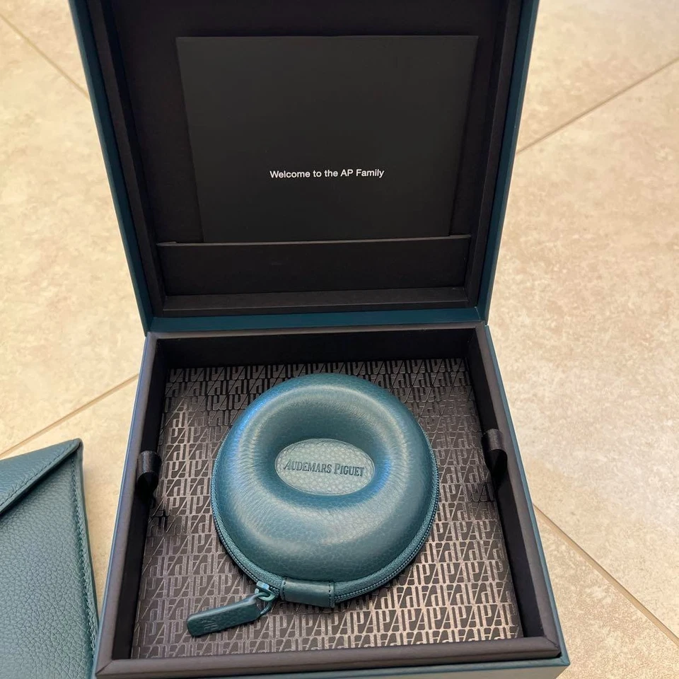 Audemars Piguet VIP Regalo Reloj Kit de Limpieza Set de Cuidado Auténtico Novedad Verde NUEVO Foto 2 de 4