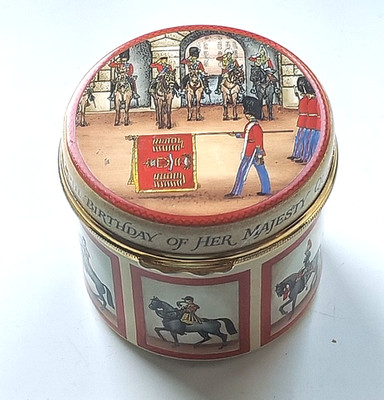 HALCYON DAYS EMAILLE BOX TROOPING THE COLOUR QUEEN ELIZABETH 60. GEBURTSTAG 1986
