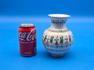 Tonvase im europäischen Stil mit handverziertem Design - 15 cm hoch