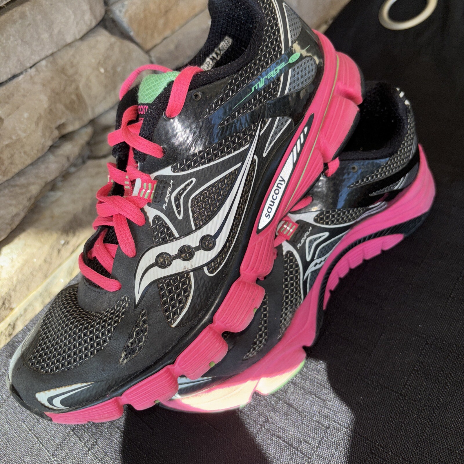 Saucony Mirage 4 Women's Size 6.5 Black  Pink & White Running Sneakers