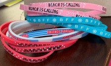 GIRLS -FRIENDS FOREVER BRACELET SET/BEACH IS CALLING/BFF 12 PCS RUBBER