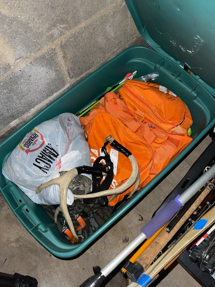 2 contenedores de suministros de caza. Ropa, Accesorios Botas 8/9 Etc. Hombre XL Foto 2 de 2