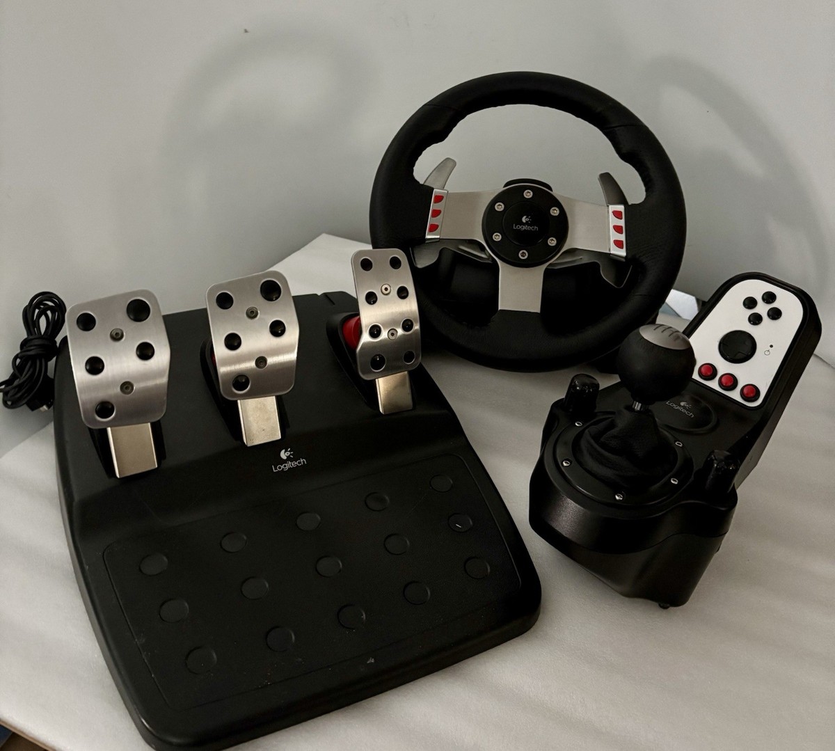 Logitech G27 Racing Steering Wheel, Pedals & Gear Shifter **No