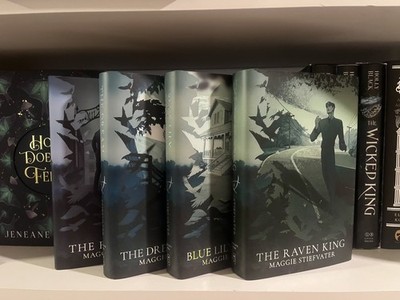 FULL OWLCRATE THE RAVEN CYCLE MAGGIE STIEFVATER  SET