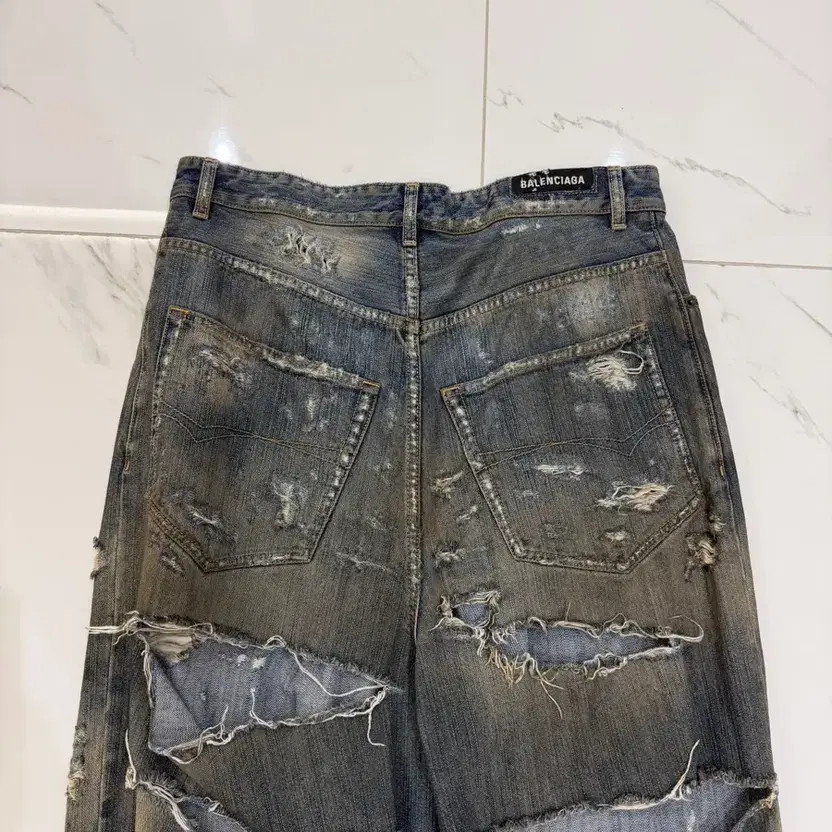 Balenciaga Super Destroyed Baggy Denim Pants Men S thumbnail 6