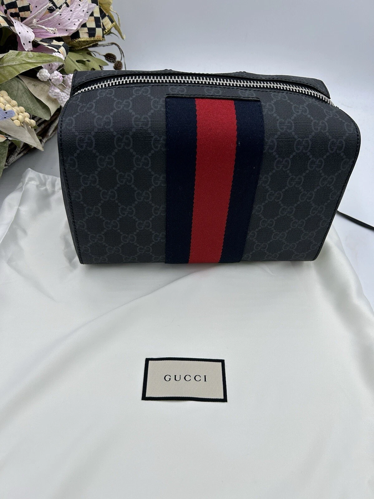 Sac de toilette/voyage Gucci GG suprême fabriqué en Italie