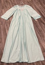 Rare NWT VTG 80 s Vanity Fair Light Teal Velvessant Embroidered LS Nightgown M