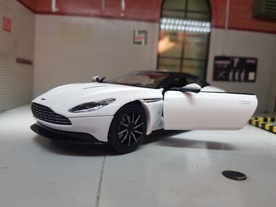 Aston Martin DB11 weiß 2017 detailliert Motormax Maßstab 1:24 Druckguss Modell Supercar