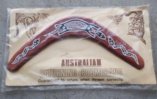 VINTAGE AUSTRALIAN RETURNING BOOMERANG HAND CARVED PAINTED NEVER USED SEALED