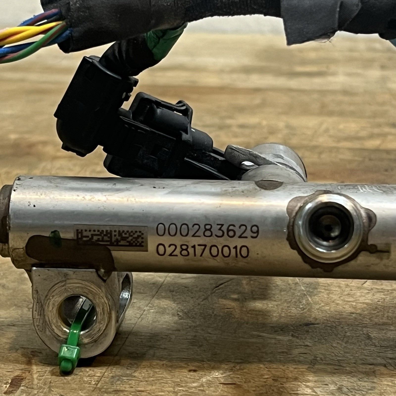 2014-2019 Maserati Ghibli Right Fuel Rail Line W Injectors 3.0L OEM