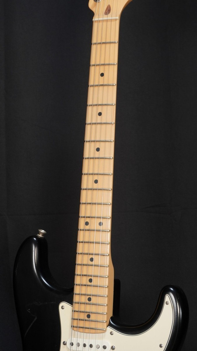 Fender Highway One Stratocaster UG Black/M -2006- Used Electric