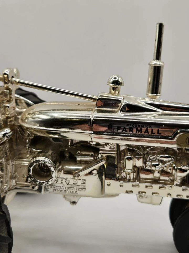 Ertl 50th Anniver. Tractor McCormick Farmall Limited Employee Edition 1 Of 1100 - Image 2 of 4