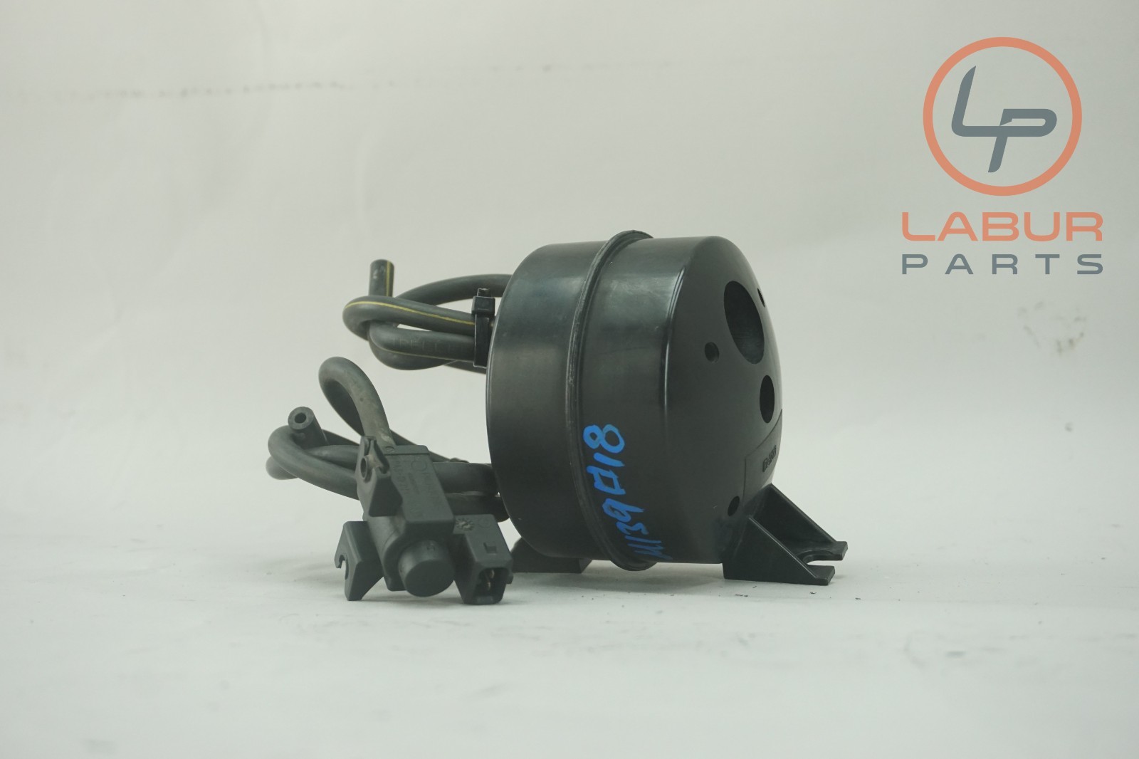 M139 03-19 Maserati GranTurismo Quattroporte Engine Vacuum Reservoir Tank C548