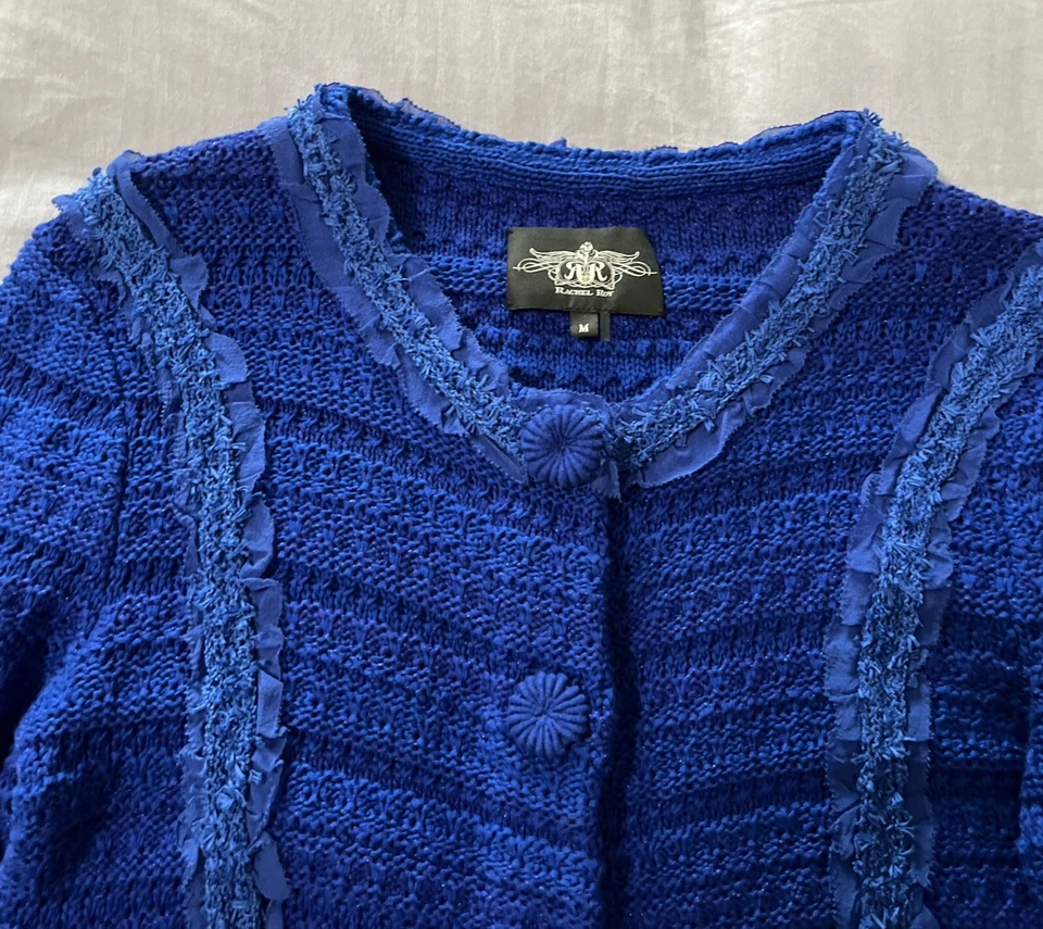 Suéter de malha azul royal manga 3/4 comprimento - com botões cobertos médio - Imagem 4 de 4