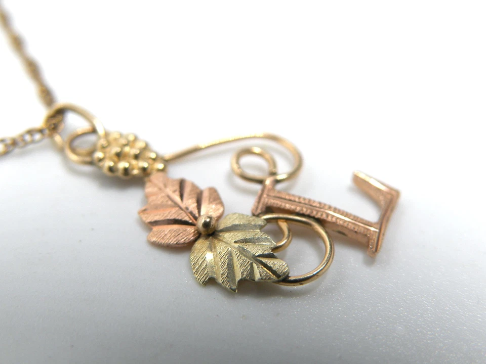 Collar Colgante Hoja "L" 10k CCO Black Hills 14K GF NC Firmado Oro Rosa Relleno Foto 4 de 4