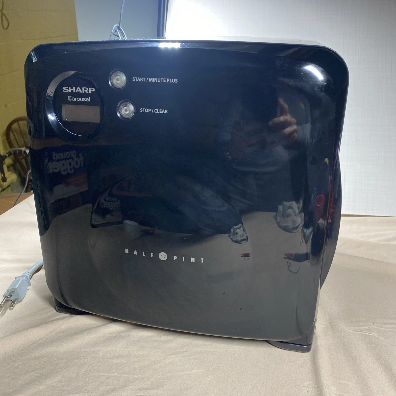 Sharp Half Pint Microwave Carousel Oven Black R-120DK Camper Dorm RV Black
Opens in a new window or