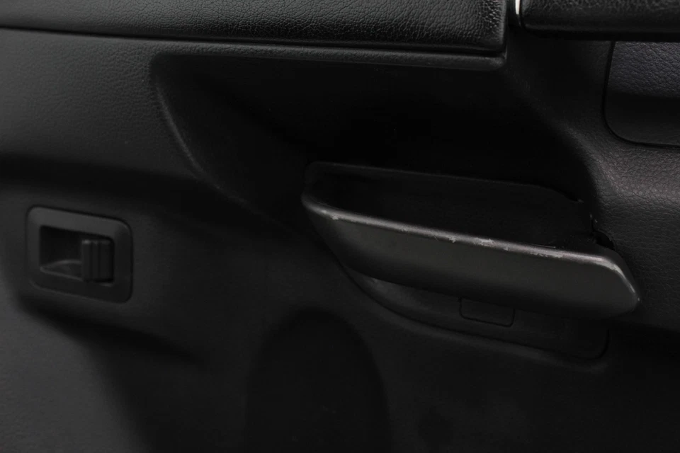 Nissan Armada 2008-2012 panel interior del lado del pasajero delantero derecho OEM Foto 3 de 4