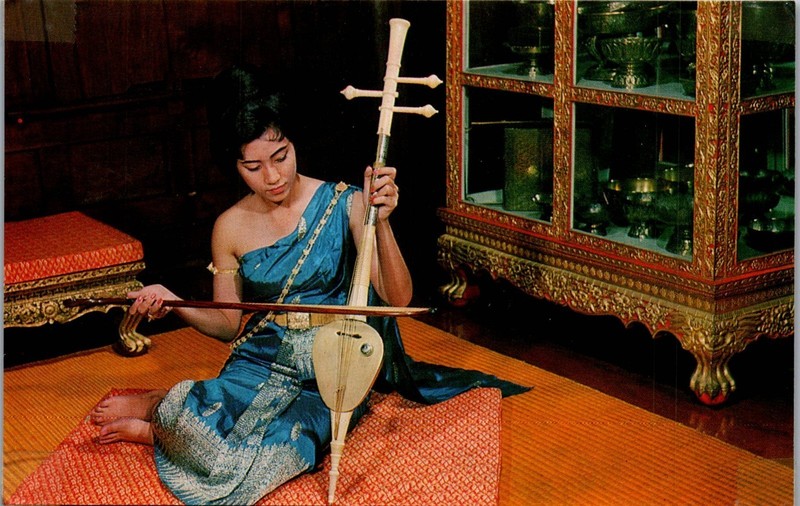 Vtg Postcard Thai Lady Playing Instrument Saw Sarm Sai Bangkok Thailand Music