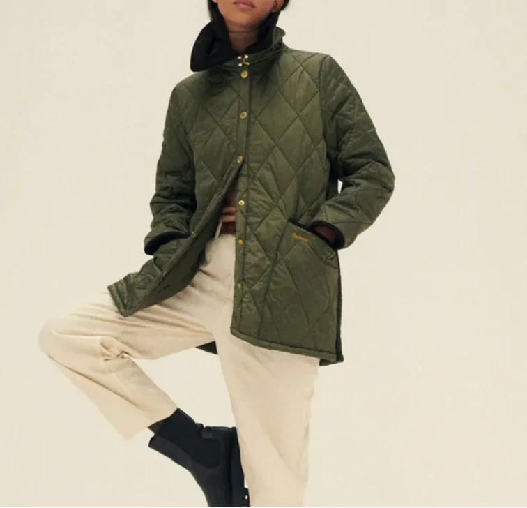 Chaqueta acolchada Barbour Moderna Liddesdale - Oliva/Clase Precio de venta sugerido por el fabricante 385 USD ELEGANCIA BRITÁNICA Foto 4 de 4